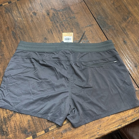 NWT The North Face XXL flash dry shorts - Picture 3 of 5